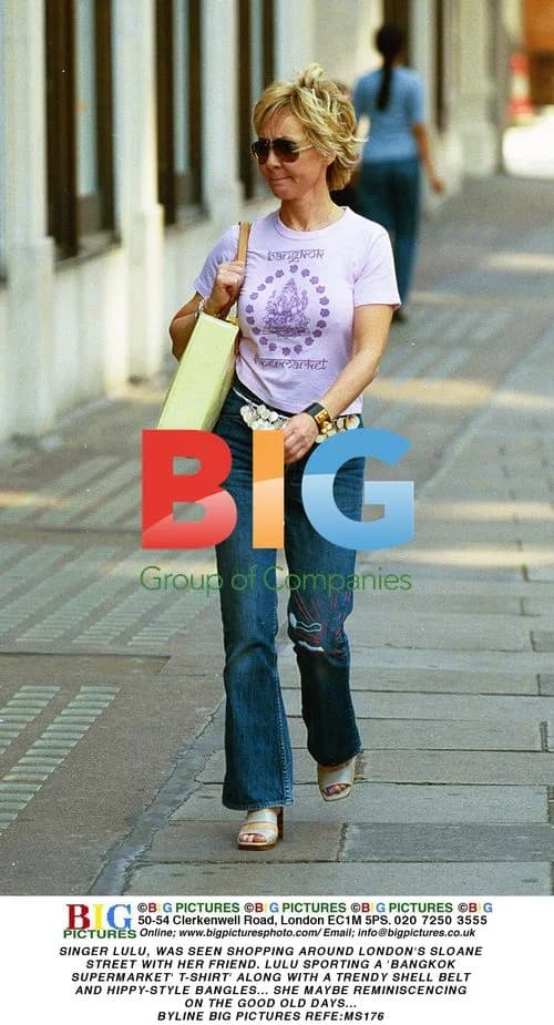 Singer Lulu Shopping in London