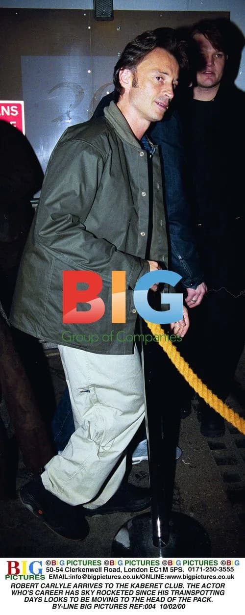 Robert Carlyle Arrives at Kaberet Club