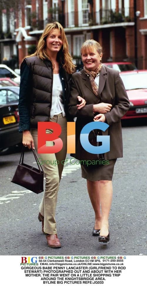 Penny Lancaster and Mother Shopping in Knightsbridge