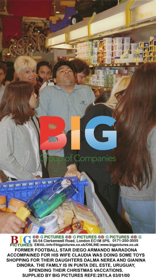 Maradona Family Christmas Shopping