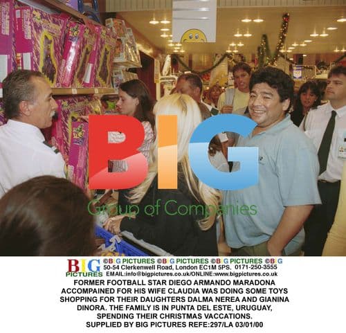 Maradona Family Christmas Shopping