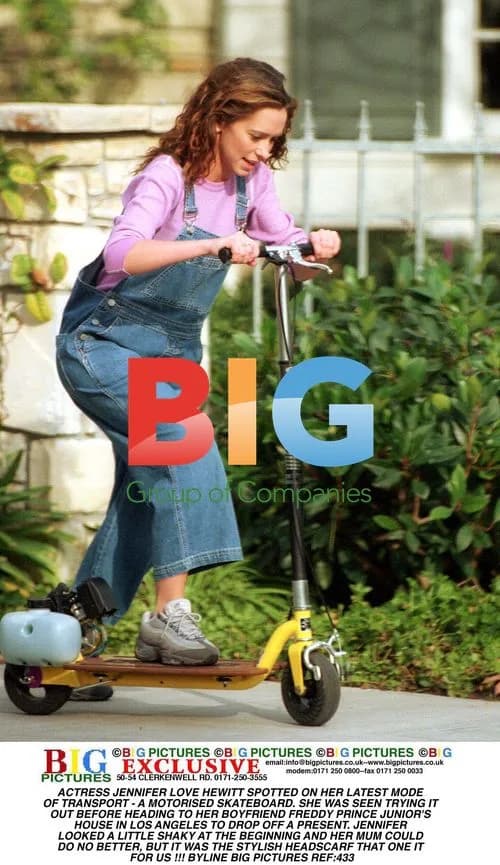 Jennifer Love Hewitt Tries Motorized Skateboard
