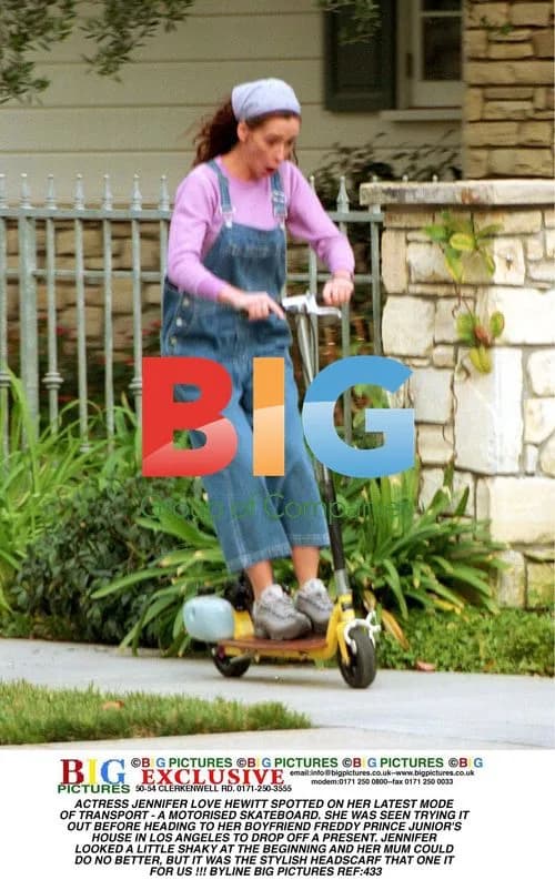Jennifer Love Hewitt Tries Motorized Skateboard
