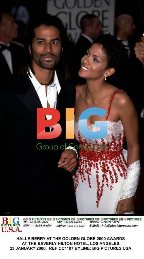 Halle Berry at Golden Globe Awards 2000