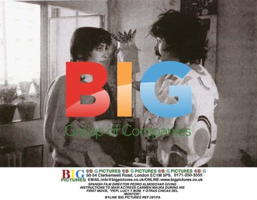 Pedro Almodovar directs Carmen Maura on set