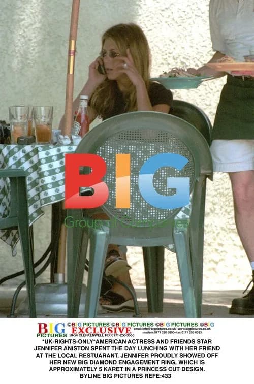 Jennifer Aniston Lunches With Friend