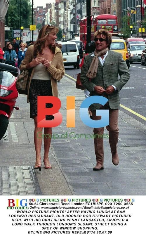 Rod Stewart and Penny Lancaster Strolling