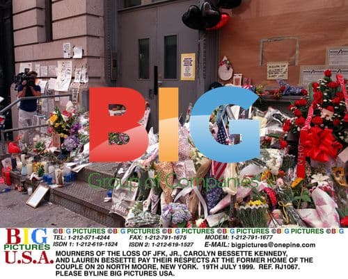 Mourners Pay Respects at JFK Jr. Home