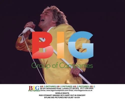 Rod Stewart Singing Passionately
