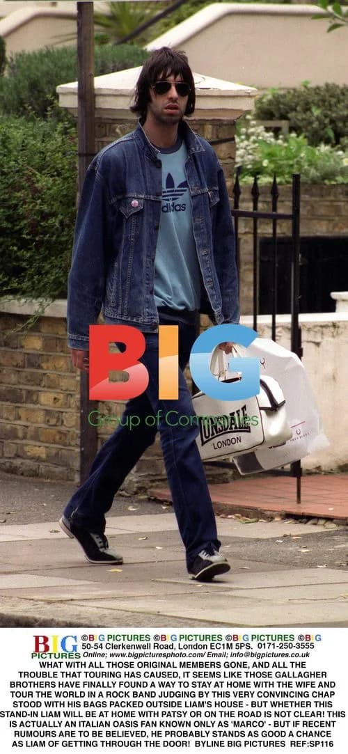 Oasis Fan Poses as Liam Gallagher