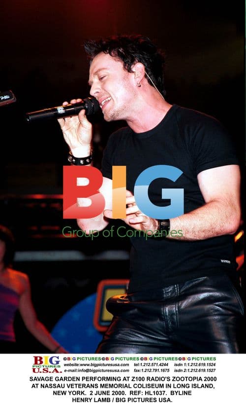 Savage Garden performs at Zootopia 2000