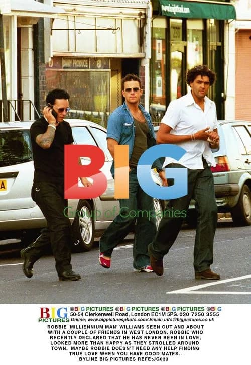 Robbie Williams Spotted with Friends in West London