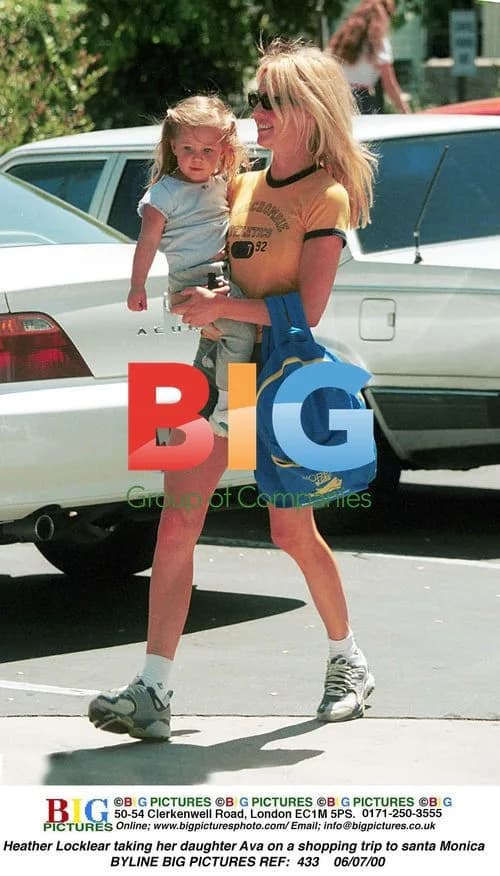 Heather Locklear and daughter Ava shopping