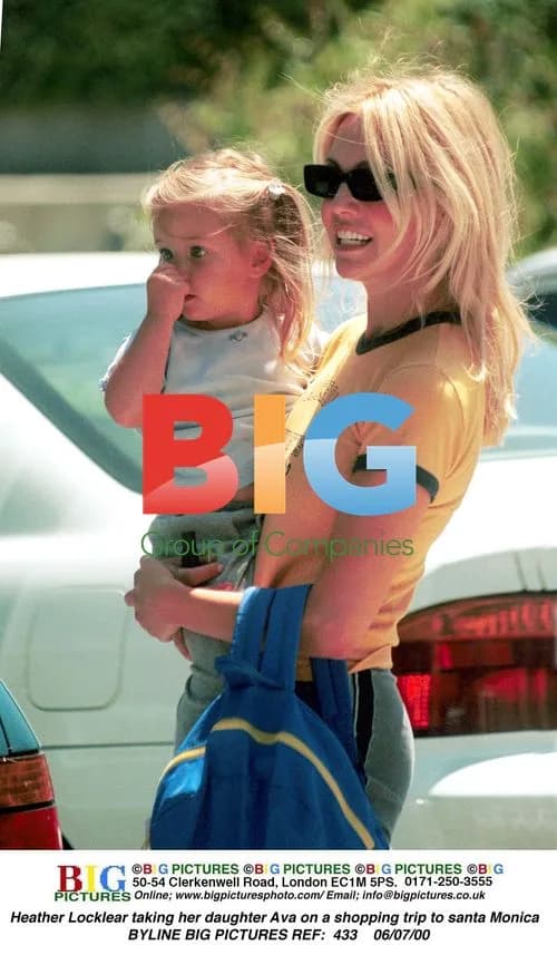 Heather Locklear & daughter Ava shopping