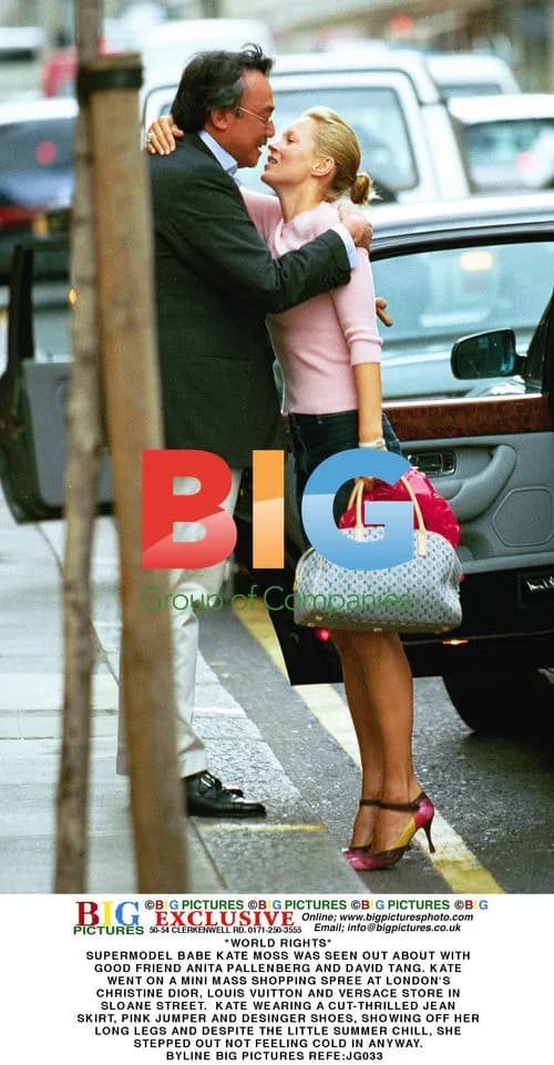 Kate Moss Shopping With Friends