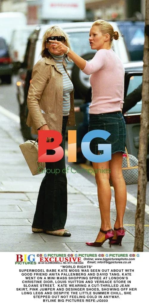 Kate Moss on Shopping Spree with Friends