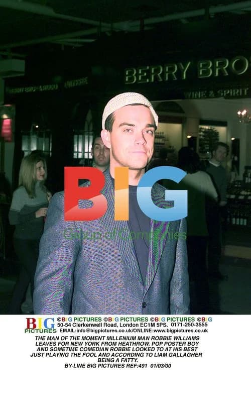 Robbie Williams Departs for New York