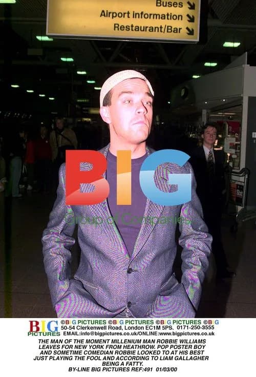 Robbie Williams Leaves for New York