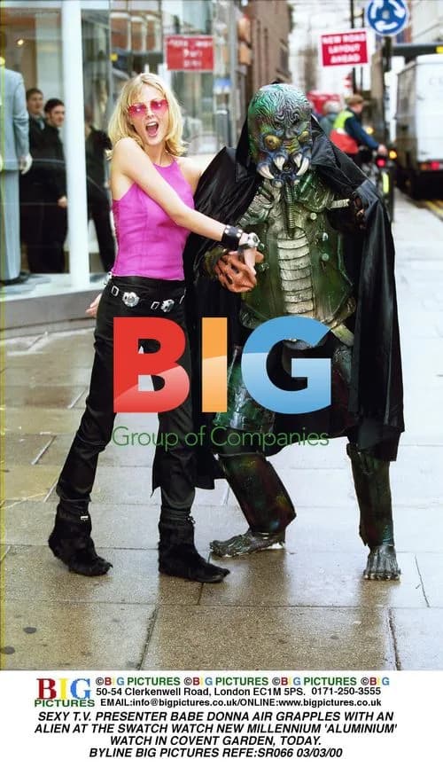 Donna Air Grapples with Alien