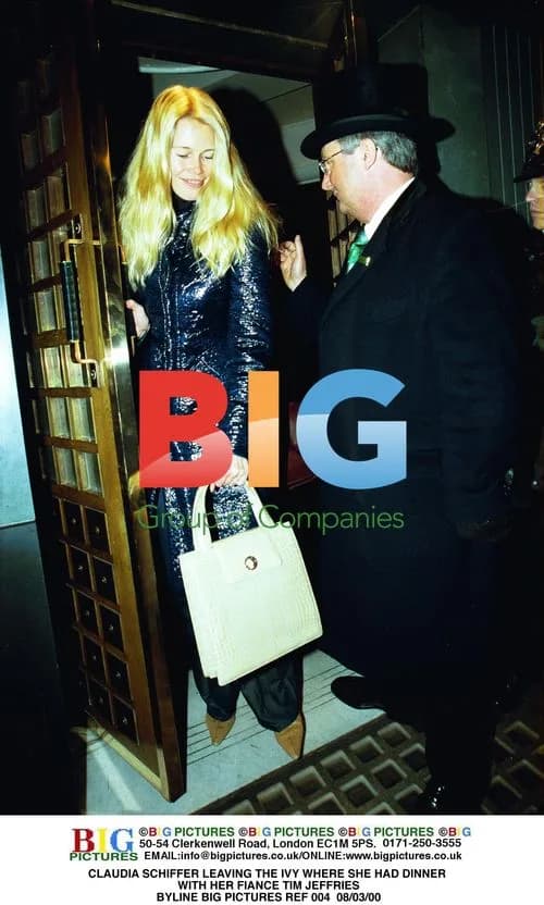 Claudia Schiffer Leaving The Ivy