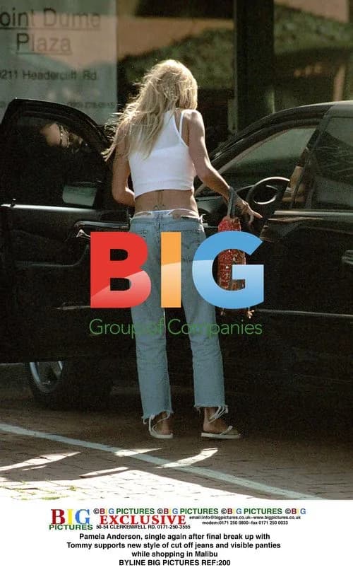 Pamela Anderson supports new jean style in Malibu