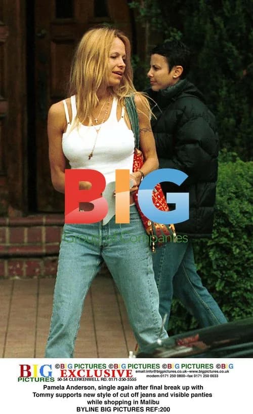 Pamela Anderson supports new jeans style in Malibu