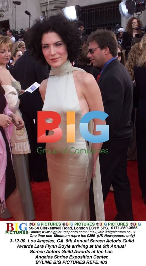 Lara Flynn Boyle at 6th Annual SAG Awards