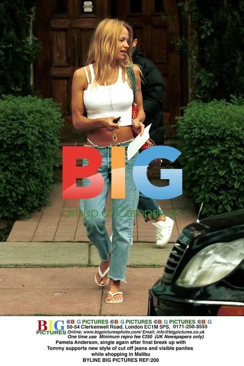 Pamela Anderson Malibu Shopping