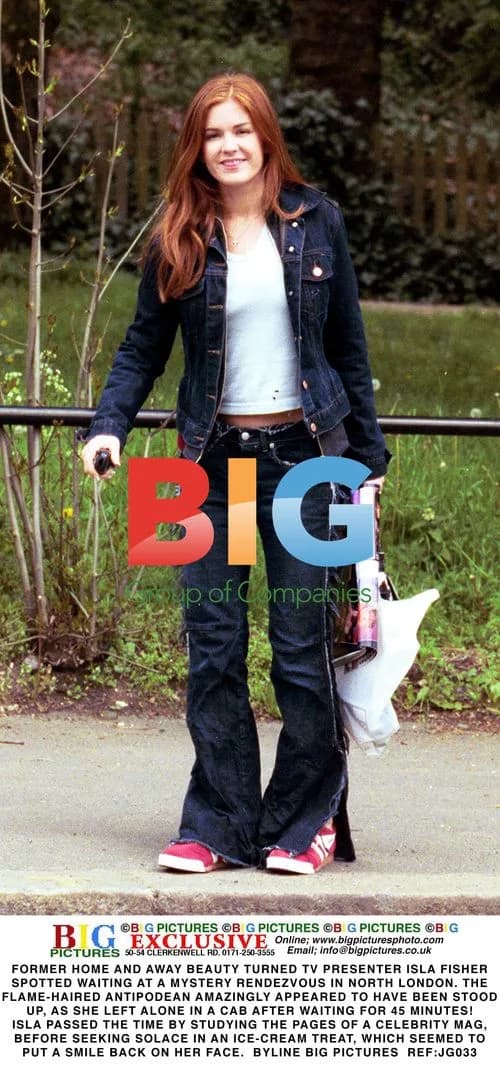 Isla Fisher Spotted Waiting in North London