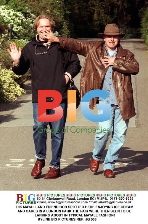 Rik Mayall and Friend Enjoy London Park