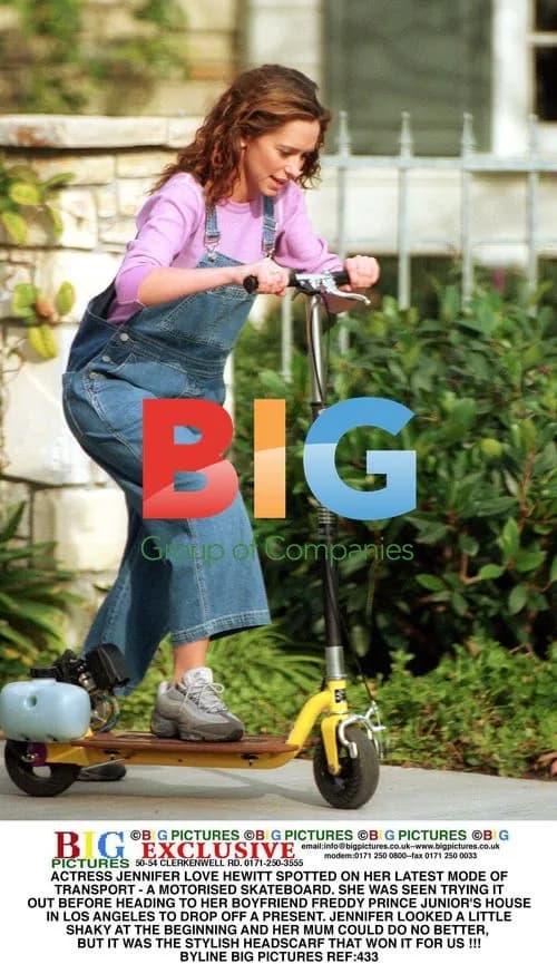 Jennifer Love Hewitt Spotted on Motorized Skateboard