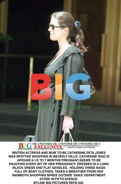 Pregnant Catherine Zeta-Jones shops in Beverly Hills
