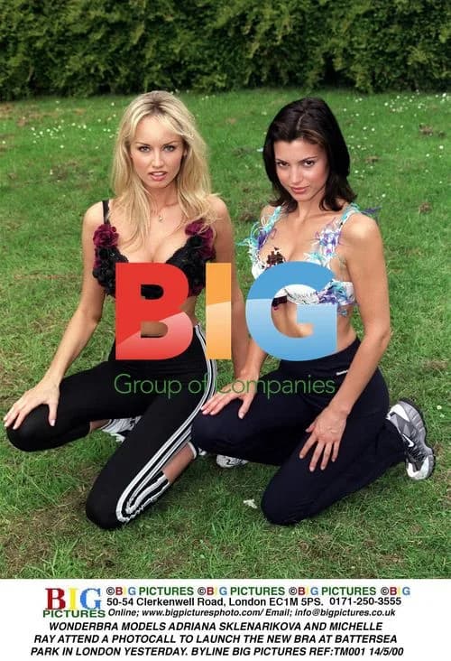 Wonderbra Models Adriana and Michelle Launch New Bra