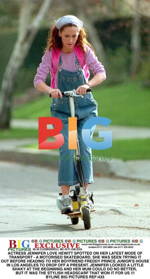 Jennifer Love Hewitt Tries Motorized Skateboard