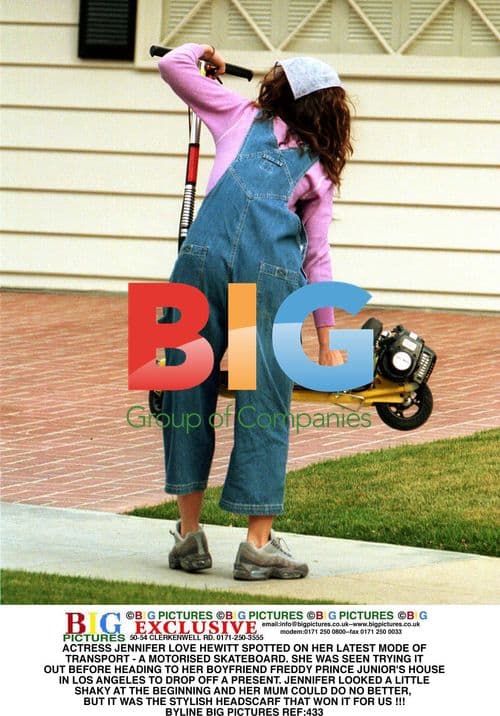 Jennifer Love Hewitt Tries Motorized Skateboard