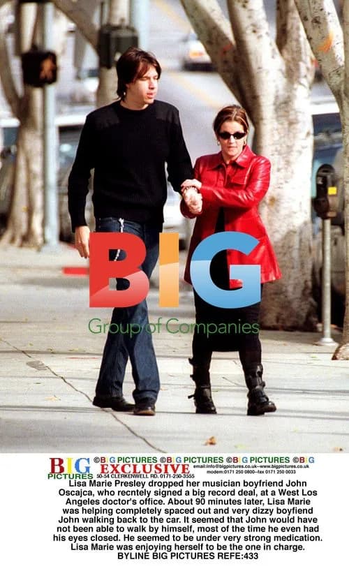 Lisa Marie Presley with Dizzy Boyfriend at Doctor's Office