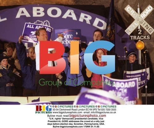 Al Gore Addresses Crowd Days Before Election