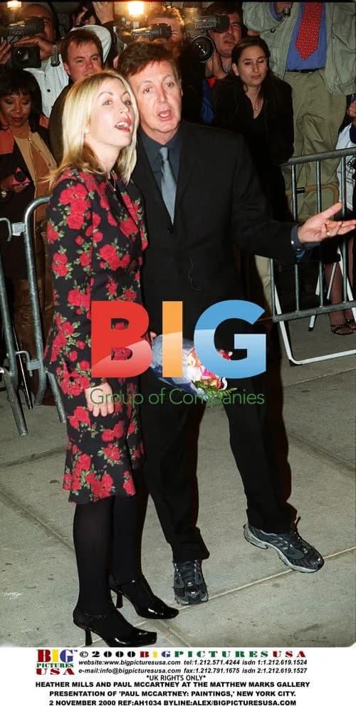 HEATHER MILLS AND PAUL MCCARTNEY AT ART EXHIBIT