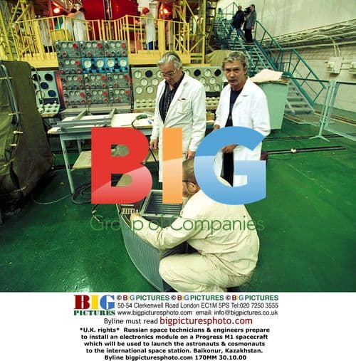 Russian space technicians prepare Progress M1