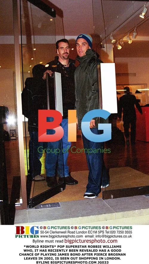 Robbie Williams Shopping in London