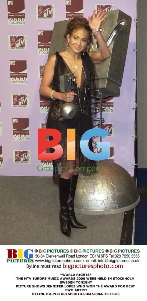 Jennifer Lopez Wins MTV Europe Music Award