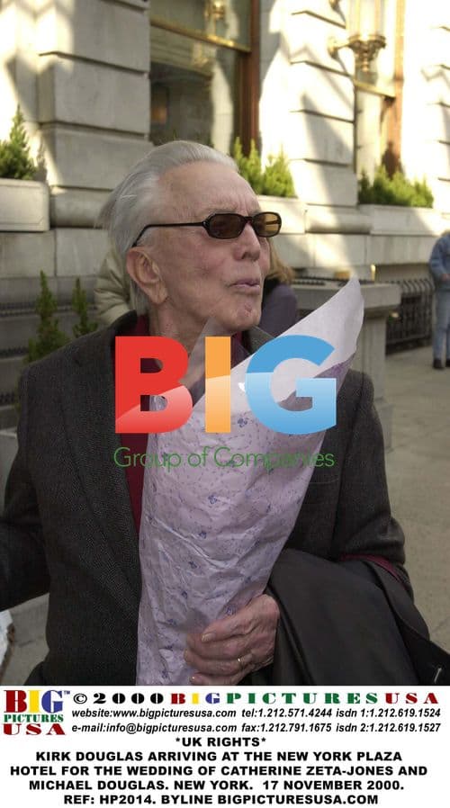 Kirk Douglas at Catherine Zeta-Jones and Michael Douglas' Wedding