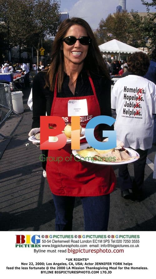 Jennifer York Feeds the Homeless at LA Mission