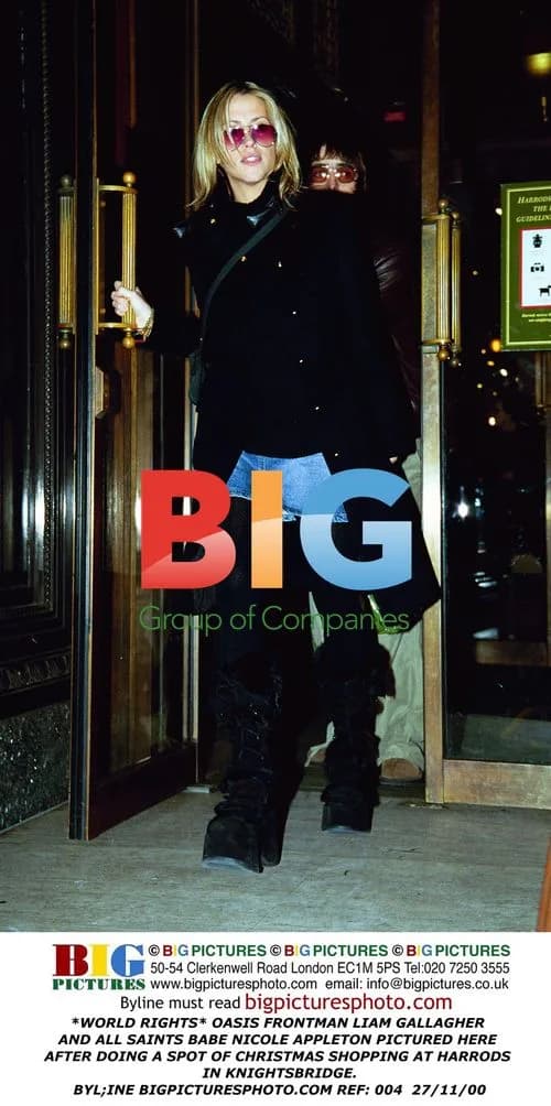 Liam Gallagher and Nicole Appleton Christmas Shopping