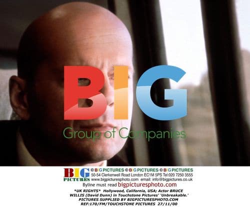 Bruce Willis on set of 'Unbreakable'