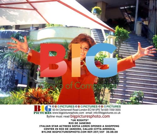 Sofia Loren Opens Shopping Center in Rio