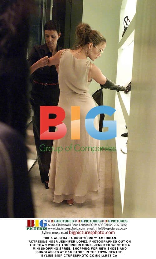 Jennifer Lopez Shopping in Rome