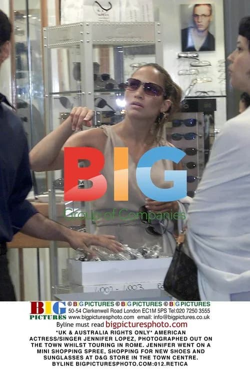 Jennifer Lopez Shopping in Rome