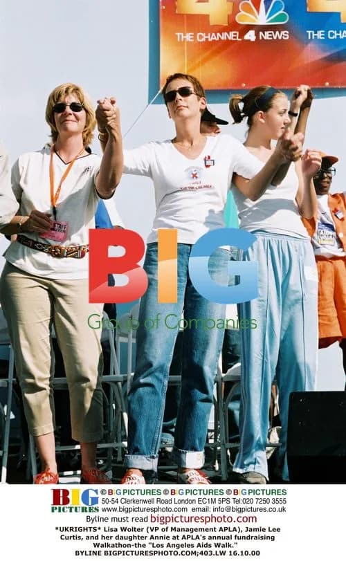 Jamie Lee Curtis at APLA Walkathon