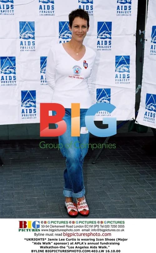 Jamie Lee Curtis at Los Angeles Aids Walk